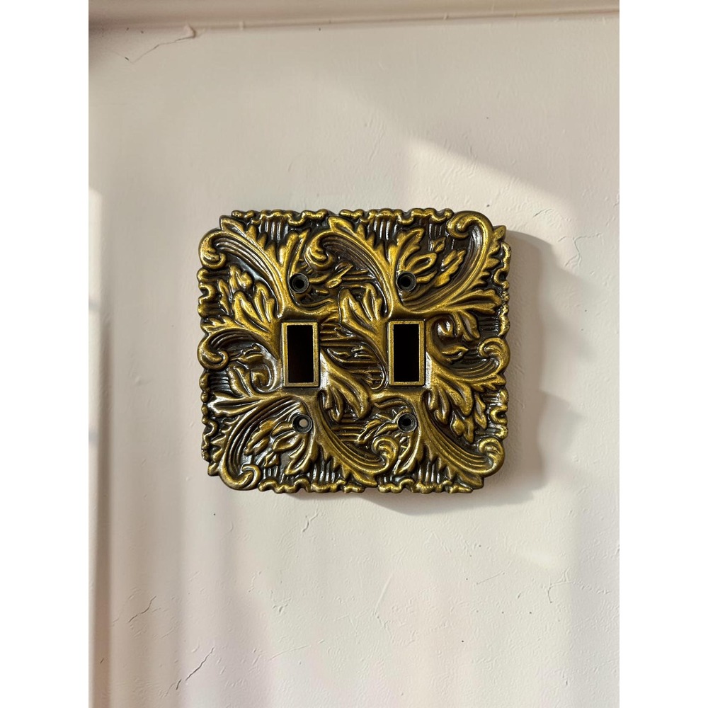 Vintage 2-Lights Ornate Brass Double Light Switch Cover - Acanthus Wall Plate